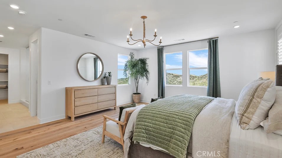 MLS #OC25233677 image #13