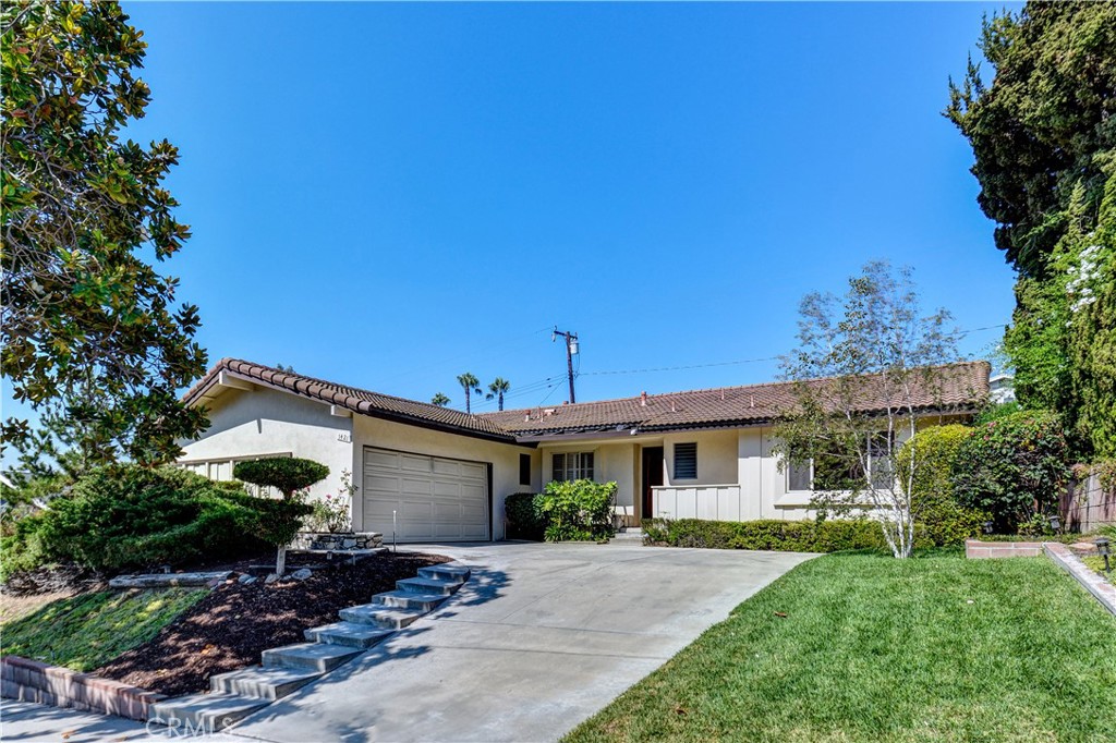 1421 Sierra Vista Drive