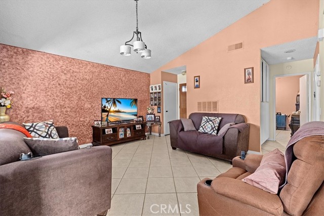 15429 Bandy Court, Moreno Valley CA: https://media.crmls.org/medias/5ffb007d-a301-4da9-9046-0a94b0107bc2.jpg
