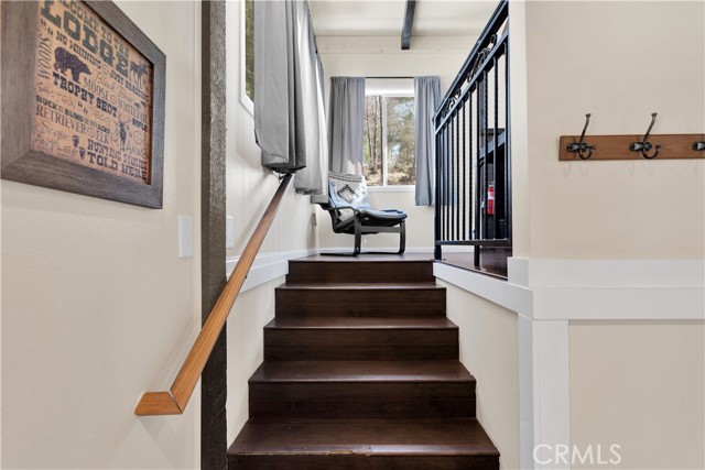 Detail Gallery Image 9 of 21 For 43103 Grizzly Rd, Big Bear Lake,  CA 92315 - 2 Beds | 1 Baths