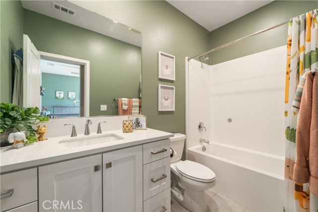 Detail Gallery Image 13 of 26 For 27461 Viero Pl, Valencia,  CA 91381 - 3 Beds | 4 Baths
