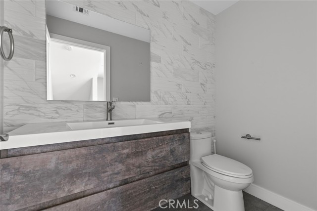 Detail Gallery Image 14 of 37 For 14438 Tiara St, Sherman Oaks,  CA 91401 - 3 Beds | 2/1 Baths