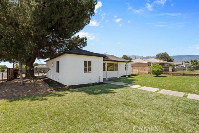 8316 Reseda Avenue, Fontana CA: https://media.crmls.org/medias/5ffc9556-5550-4f53-8ab4-b73fa768bc8f.jpg