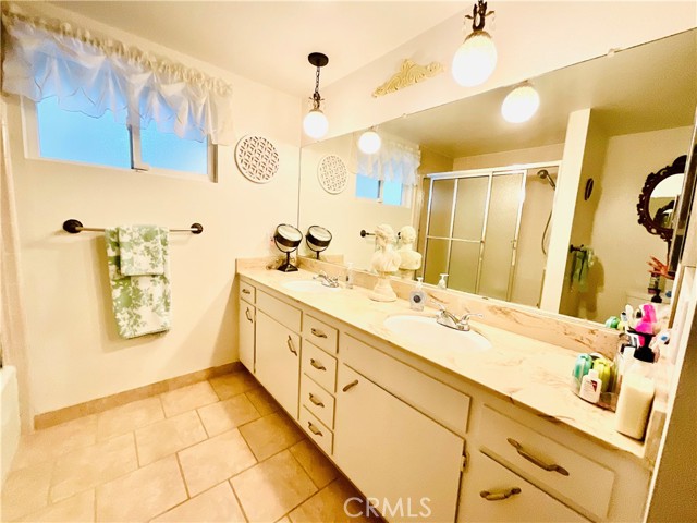 10195 Shangri La Avenue, Hesperia CA: https://media.crmls.org/medias/5ffccaee-6a64-4ff3-b4c9-10d2da27da2c.jpg
