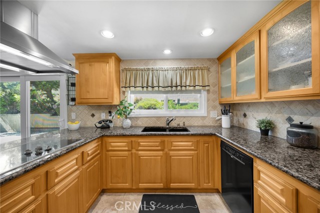 Detail Gallery Image 6 of 28 For 419 Clairmont Ave, Placentia,  CA 92870 - 4 Beds | 3 Baths