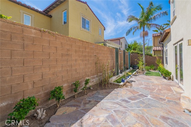 22 Arborside, Irvine CA: https://media.crmls.org/medias/5ffd2ac8-c144-41ba-83f2-752d8133c5ed.jpg