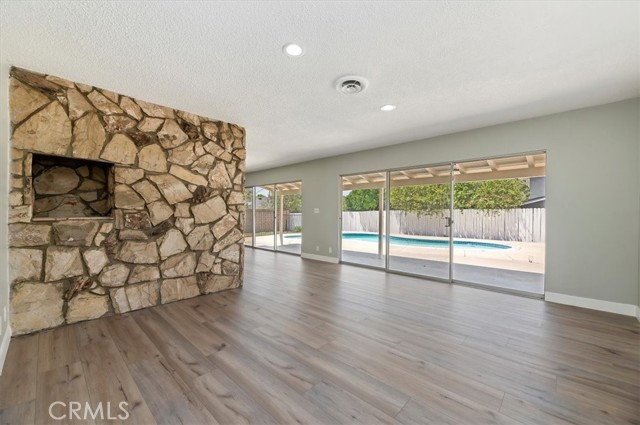 Detail Gallery Image 16 of 41 For 2111 Elsinore Rd, Riverside,  CA 92506 - 3 Beds | 2/1 Baths