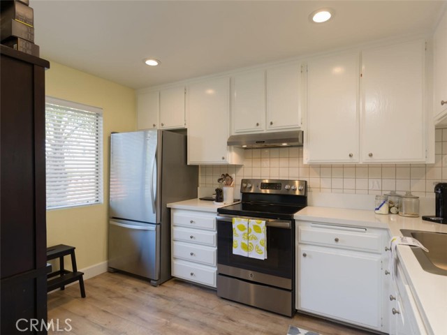 Detail Gallery Image 3 of 21 For 907 Caminito Madrigal #B,  Carlsbad,  CA 92011 - 2 Beds | 2/1 Baths