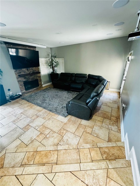 Detail Gallery Image 5 of 7 For 4826 Faculty Ave, Long Beach,  CA 90808 - 5 Beds | 4 Baths