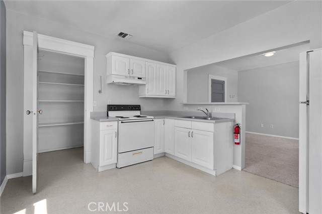 405 W Olive Avenue, Redlands CA: https://media.crmls.org/medias/5fffe6b2-178f-4338-b182-38a302cb9c67.jpg