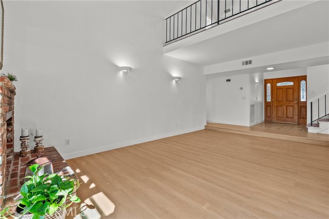 Detail Gallery Image 8 of 60 For 18826 Cabral, Canyon Country,  CA 91351 - 5 Beds | 3 Baths