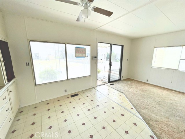 999 S Santa Fe Avenue, San Jacinto CA: https://media.crmls.org/medias/6000aea0-42d8-4443-a443-721847ddebf1.jpg