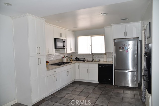 Detail Gallery Image 3 of 9 For 24118 Archwood, West Hills,  CA 91307 - 3 Beds | 2 Baths