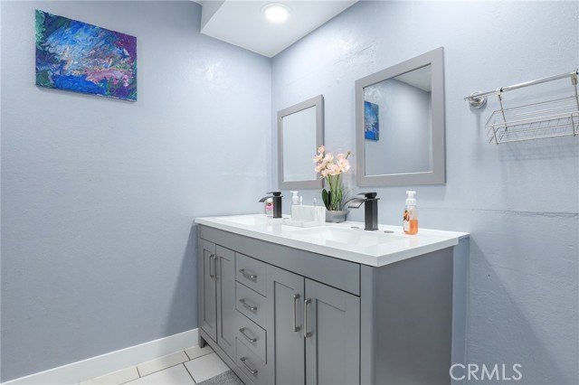 Detail Gallery Image 22 of 34 For 5305 White Oak Ave #F,  Encino,  CA 91316 - 2 Beds | 2/1 Baths