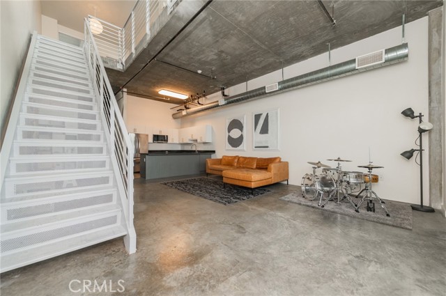 Detail Gallery Image 2 of 30 For 116 S Harbor Bld #102,  Anaheim,  CA 92805 - 2 Beds | 2/1 Baths