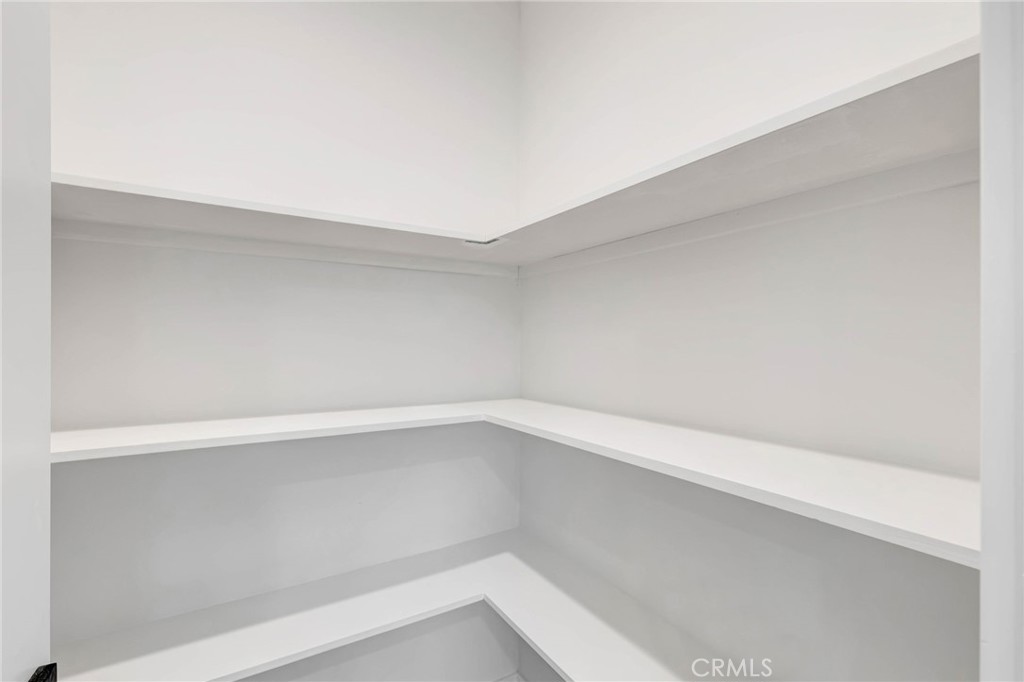 https://media.crmls.org/medias/60021ed8-fd4c-4726-8169-bda052841e0c.jpg?preset=X-Large