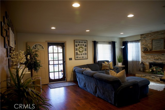 Detail Gallery Image 10 of 21 For 9672 52nd, Jurupa Valley,  CA 92509 - 4 Beds | 2 Baths