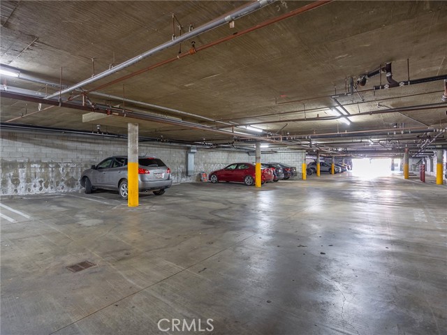 Detail Gallery Image 31 of 38 For 1706 Grismer Ave #211,  Burbank,  CA 91504 - 2 Beds | 3 Baths