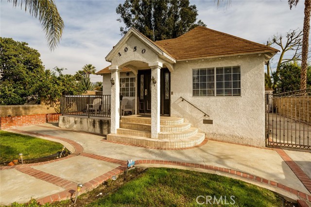 Detail Gallery Image 1 of 1 For 1050 N Buena Vista St, Burbank,  CA 91505 - 3 Beds | 2 Baths