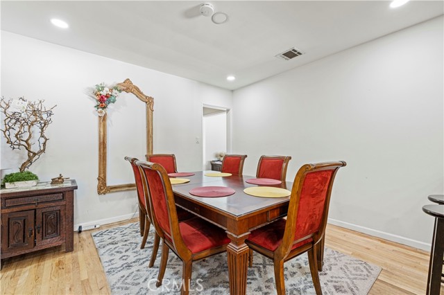 Detail Gallery Image 5 of 14 For 18229 Strathern St, Reseda,  CA 91335 - 3 Beds | 2 Baths