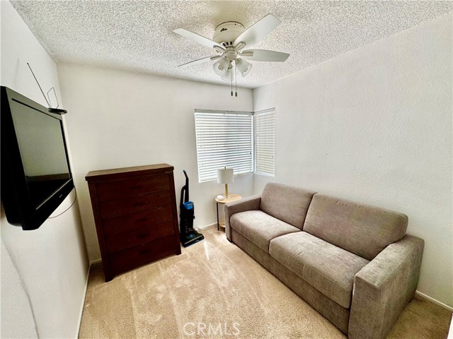 11308 Sherwood Court, Fontana CA: https://media.crmls.org/medias/6003c33b-d1bf-490b-af92-c05ee64a11bb.jpg