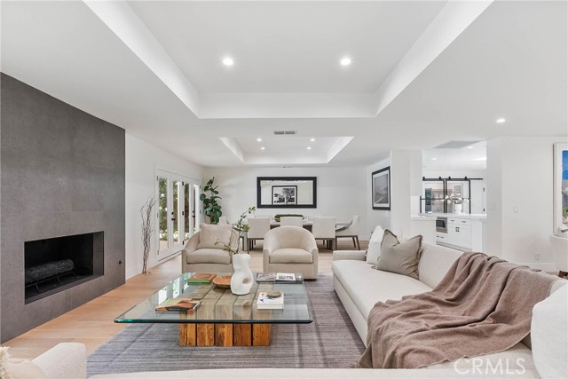 Detail Gallery Image 4 of 29 For 16430 Dorado Dr, Encino,  CA 91436 - 5 Beds | 5/1 Baths