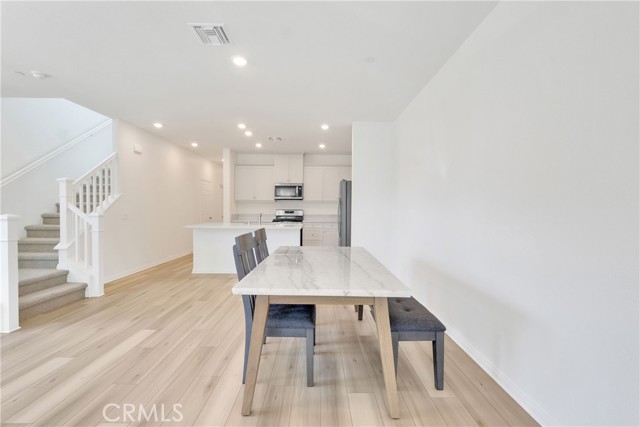 4009 E Coronado Privado, Ontario CA: https://media.crmls.org/medias/600683ef-c0c6-4c53-be53-d866d38c56d9.jpg