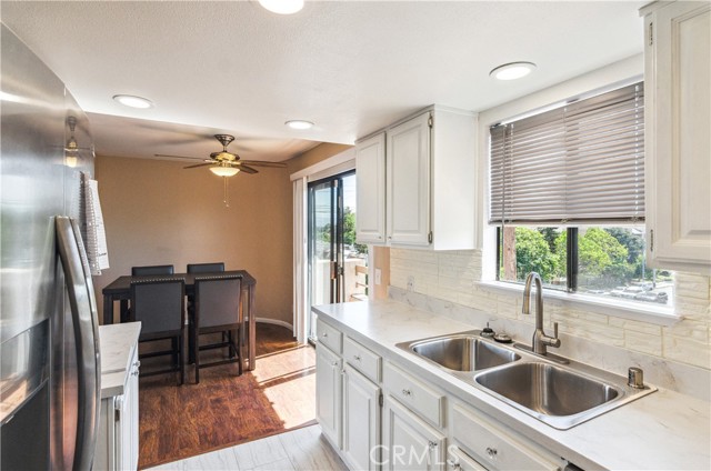 8710 Independence Avenue, Canoga Park CA: https://media.crmls.org/medias/60082502-66fc-41a3-8381-9a55d87ff6c2.jpg