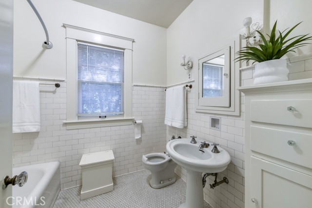 Detail Gallery Image 28 of 61 For 605 E Home Ave, Fresno,  CA 93728 - 5 Beds | 4/1 Baths