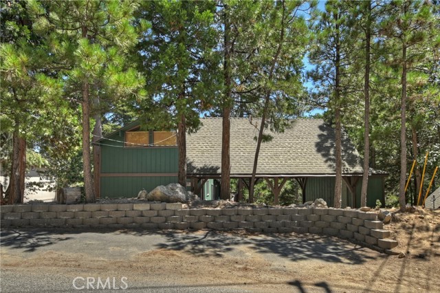 Detail Gallery Image 2 of 43 For 590 Pioneer Rd, Lake Arrowhead,  CA 92352 - 4 Beds | 3 Baths