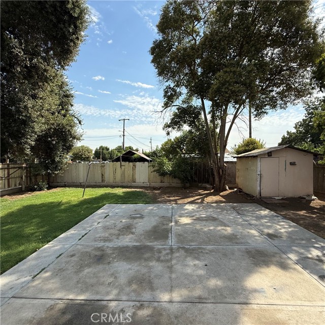411 Fancher Street, Planada CA: https://media.crmls.org/medias/600a37a3-3ba2-4af1-8d39-1645e00eacb3.jpg