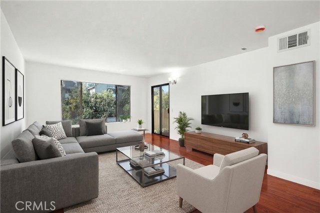 Detail Gallery Image 2 of 39 For 2343 E 17th #202,  Long Beach,  CA 90804 - 2 Beds | 2 Baths