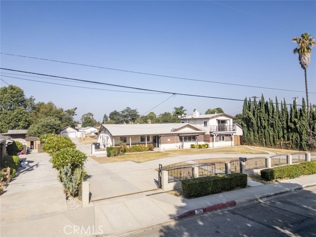 1123 S Walnut Avenue, West Covina CA: https://media.crmls.org/medias/600c9b23-bb73-4af7-8951-c42e9ac3115d.jpg