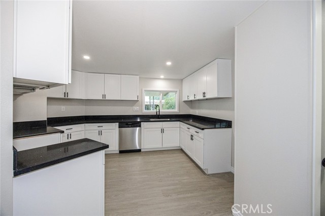 Detail Gallery Image 12 of 23 For 1350 San Bernardino Rd #187,  Upland,  CA 91786 - 3 Beds | 4 Baths