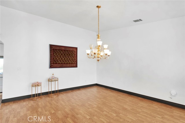 Detail Gallery Image 11 of 75 For 13724 Yuma Rd, Apple Valley,  CA 92307 - 5 Beds | 2/1 Baths