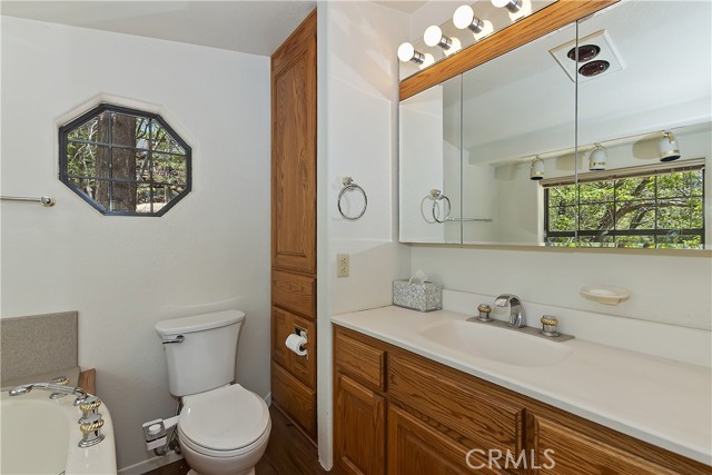 33294 Wild Rose Drive, Green Valley Lake CA: https://media.crmls.org/medias/600dea22-a8bc-404b-ab47-7dcc81c9433a.jpg