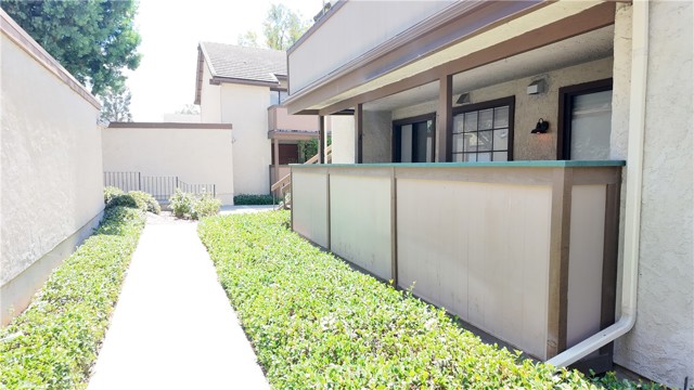 Detail Gallery Image 3 of 33 For 580 N Brea Bld #31,  Brea,  CA 92821 - 2 Beds | 2 Baths