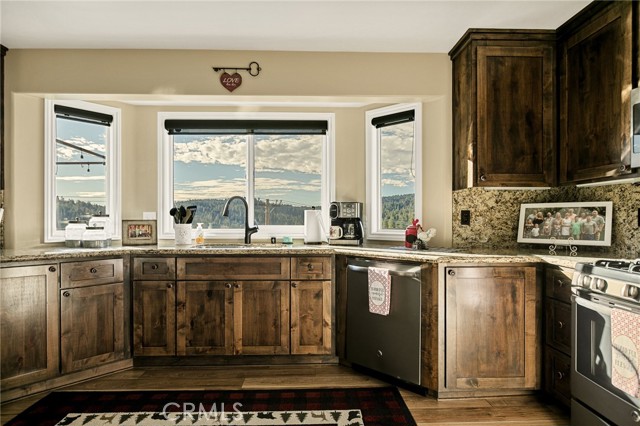 Detail Gallery Image 12 of 30 For 26680 Merced, Lake Arrowhead,  CA 92352 - 3 Beds | 2/1 Baths