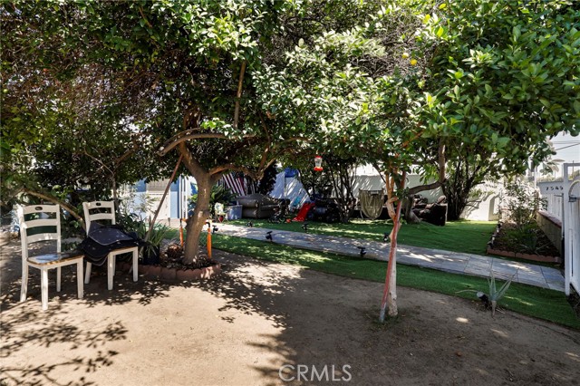 7545 White Oak Avenue, Reseda CA: https://media.crmls.org/medias/600f1498-3505-487a-aa16-b5f50ab7950d.jpg
