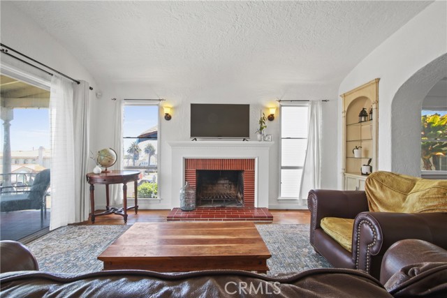 Detail Gallery Image 2 of 15 For 1247 W 17th St, San Pedro,  CA 90731 - 3 Beds | 2 Baths