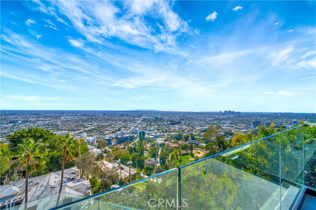 Detail Gallery Image 8 of 20 For 8686 Franklin Ave, Hollywood Hills,  CA 90069 - 4 Beds | 3 Baths