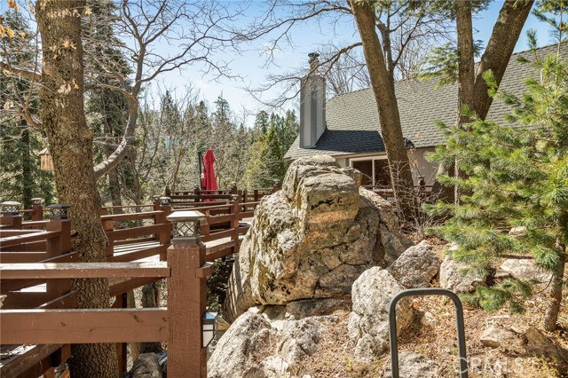 Detail Gallery Image 3 of 45 For 915 Trinity, Lake Arrowhead,  CA 92352 - 5 Beds | 3/1 Baths