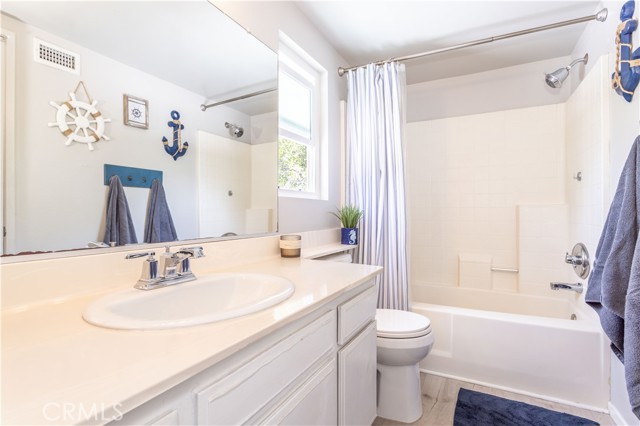 28138 Florence Lane, Canyon Country CA: https://media.crmls.org/medias/6010b771-af63-428a-b850-e01f1b1bb966.jpg