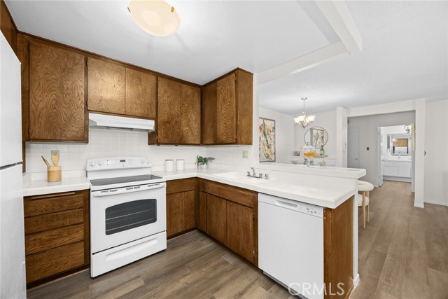 Detail Gallery Image 7 of 44 For 360 S Euclid Ave #219,  Pasadena,  CA 91101 - 2 Beds | 2 Baths