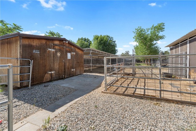10004 E Avenue S10, Littlerock CA: https://media.crmls.org/medias/6011f7ca-e712-4309-9c0a-dc60a9102eb0.jpg