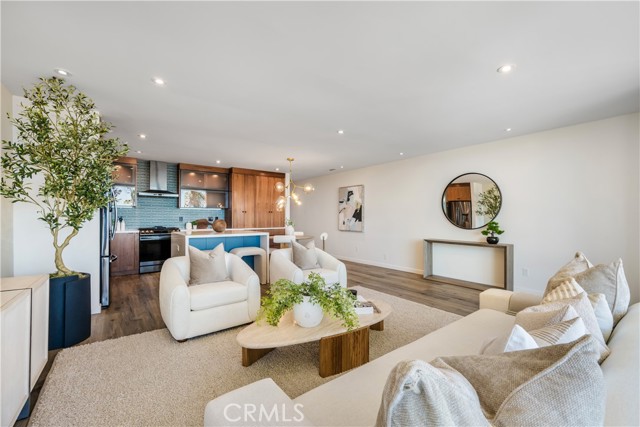 3901 E Livingston Drive, Long Beach CA: https://media.crmls.org/medias/60125d2c-b71f-443f-80fc-98f91e4e4505.jpg