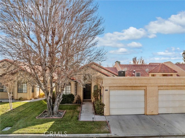 Detail Gallery Image 4 of 28 For 19033 Elm Dr, Apple Valley,  CA 92308 - 2 Beds | 2 Baths