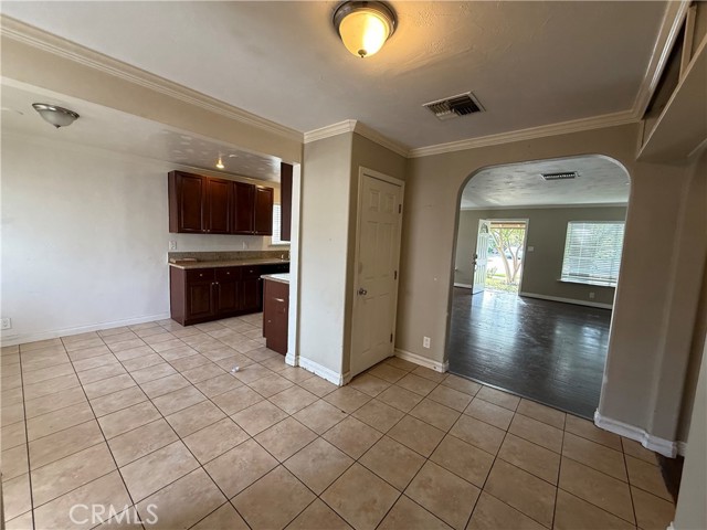 Detail Gallery Image 3 of 21 For 6900 Garden Grove, Reseda,  CA 91335 - 4 Beds | 2 Baths