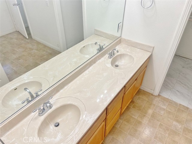 57281 Titian Court, Yucca Valley CA: https://media.crmls.org/medias/6012caa4-8656-494a-953b-92dc8222a6af.jpg