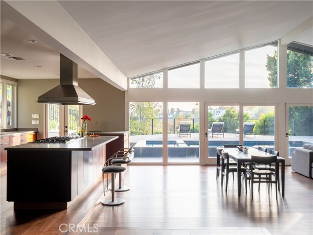 2420 Bowmont Drive, Beverly Hills CA: https://media.crmls.org/medias/6012e6ba-e0dc-494b-86ad-4e0e24280f37.jpg